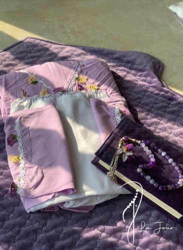 شرشف صلاة سستة موف فاتح بالكروشيه و الورد الاويا