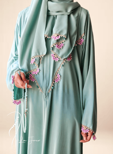 شرشف صلاة سستة اخضر مزين بالكروشيه الورد