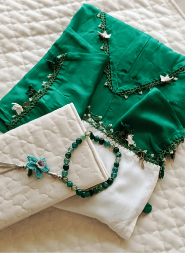 شرشف صلاة سستة أخضر بالكروشيه و الورد الاويا