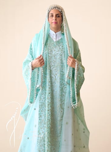 اللبس المديني التقليدي بلون تيفني المطرز من التراث...