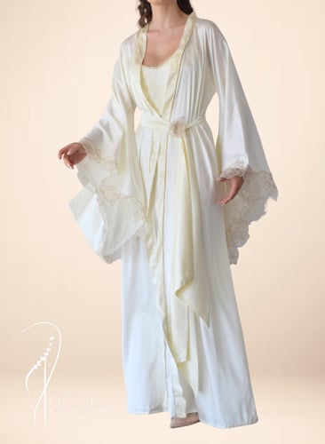 قميص نوم وروب اوف وايت حرير و جبير