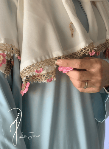 شرشف صلاة سحاب ازرق كروشيه وردي يدوي