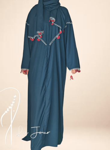شرشف صلاة سستة ازرق غامق مزين بالكروشيه احمر من لا...