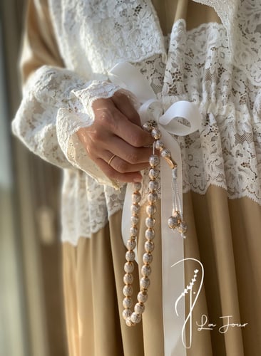 شرشف صلاة سستة دانتيل حزام بيج على زيتي