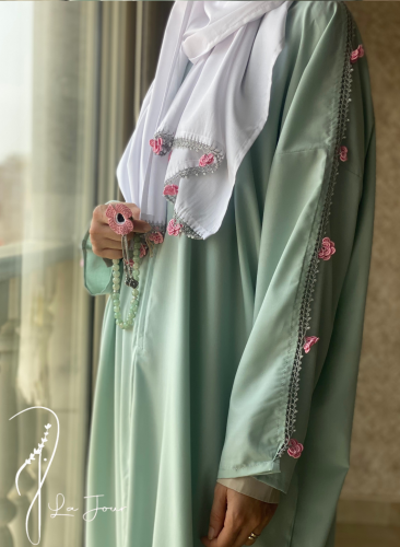 جلابية صلاة تفني سستة مزينة بالكروشيه الوردي