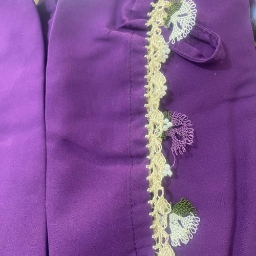 شرشف صلاة بنفسجي سستة مزين بالكروشيه و الورد الاوي...