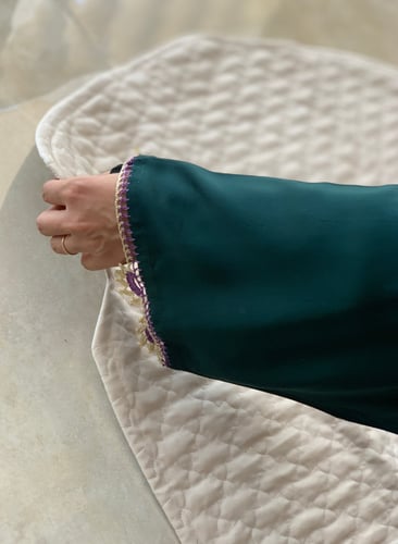 شرشف صلاة سستة أخضر مزين بالكروشيه