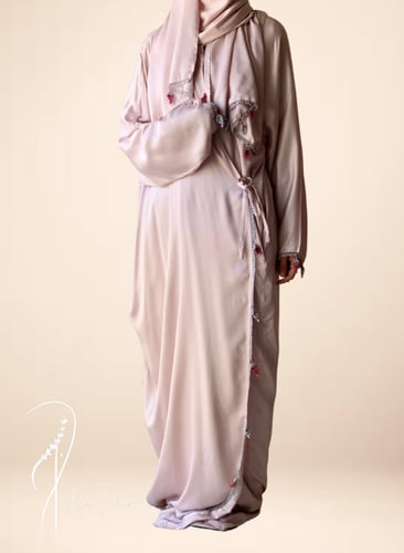 جلابية صلاة لف دستي بنك على موف مزين بالكروشيه عنا...