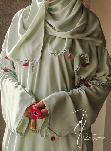 شرشف صلاة بسستة اخضر باستال كروشيه احمر يدوي فاخر