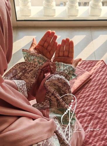 شرشف صلاة لف قطن ستان رسم باتيك بنك مميز من لاجور