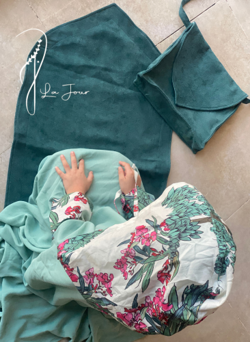 طقم شرشف صلاة أخضر وورد اطفال وسجادة وشنطة