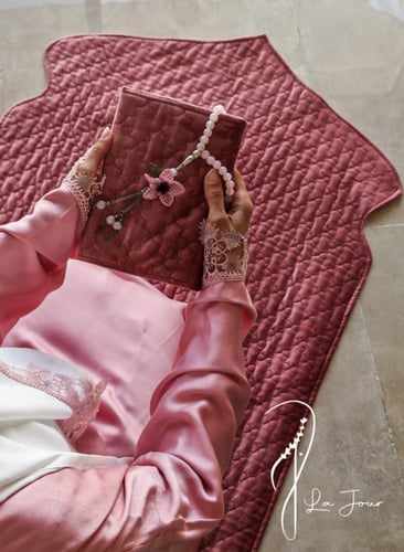 شرشف صلاة لف وردي بصلي اويا من لاجور