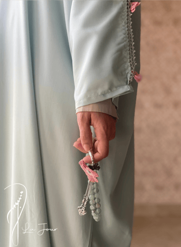 جلابية صلاة تفني سستة مزينة بالكروشيه الوردي