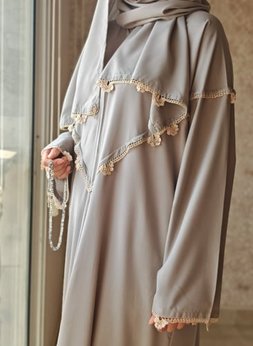 شرشف صلاة سستة رمادى فاتح مزين بالكروشيه اليدوي فخ...