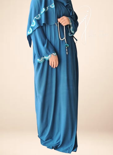 شرشف صلاة لف ازرق غامق مزين بالاويا من لاجور