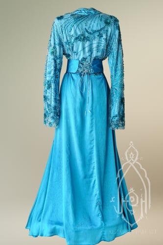 قفطان مغربي أزرق شيفون مطرز مع حزام فاخر