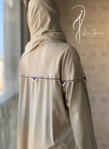 شرشف صلاة سحاب بيج مزين بالكروشي يدوي