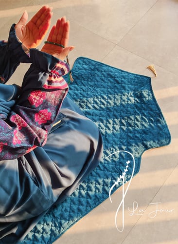 شرشف صلاة لف رسم باتيك كحلي بترولي مع فوشي