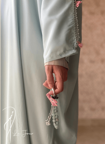 جلابية صلاة تفني سستة مزينة بالكروشيه الوردي