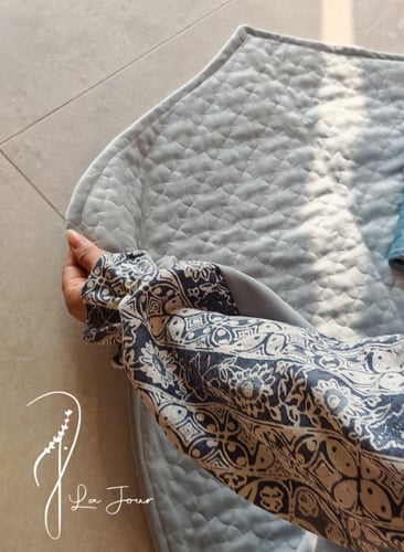 شرشف صلاة لف رسم باتيك رمادي من لاجور