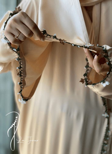 شرشف صلاة بيج ستان اويا ورد بني و ابيض و الطرحة مت...