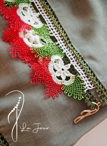 طرح زيتي غامق بوال مزينة بأويا يدوي فاخر تركي