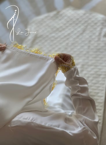 شرشف صلاة اويا لف مفتوح اوف وايت مع اصفر