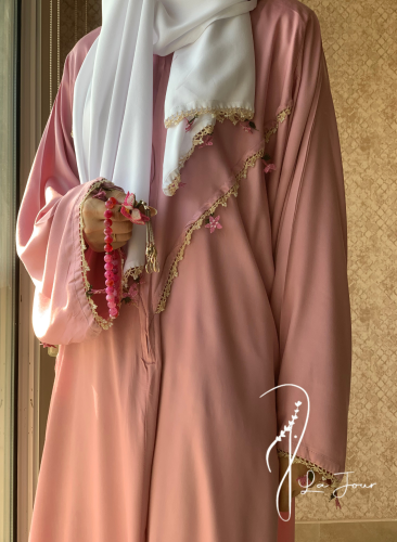 شرشف صلاة وردي بصلي سستة مزين بالكروشيه و الورد ال...