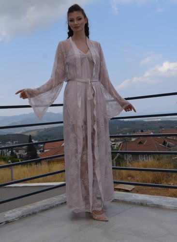 قميص نوم وروب وردي باستيل حرير و دانتيل