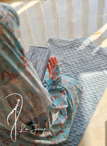 شرشف صلاة خمار منقوش ازرق من لاجور