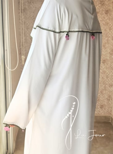 شرشف صلاة سستة ابيض بالكروشيه الوردي المميز