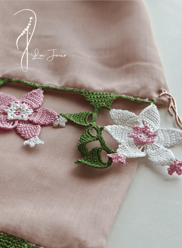 طرحة كروشيه ورد بوال باودر بنك وردي ورد