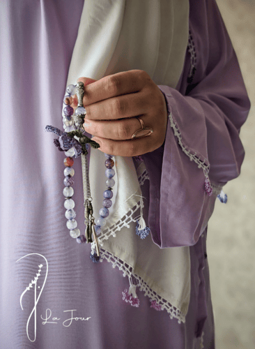 شرشف صلاة لف حلزوني موف مزين بالكروشيه طرحة متصلة