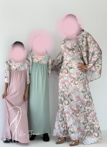 فستان حرير للأطفال بورود