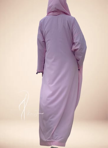 شرشف كروشيه وردي و الطرحة مثبتة .