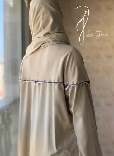 شرشف صلاة سحاب بيج مزين بالكروشي يدوي و الطرحة منف...