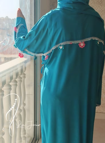 شرشف صلاة لف فيروزي بالكروشيه وردي يدوي