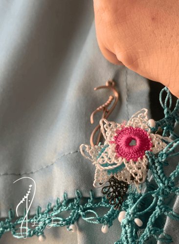 شرشف صلاة لف ازرق فيروزي بالكروشبه و الورد الاويا...