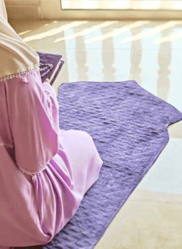 شرشف صلاة لف حلزوني موف مزين بالكروشيه طرحة متصلة