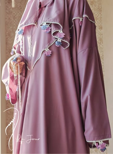 شرشف صلاة قطن سستة موف غامق مزين بالكروشيه من لاجو...