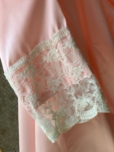 بيجامة حرير وردي درابيه