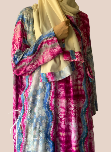 شرشف صلاة لف مرد فوشي تاي اند داي و الطرحة مثبتة .