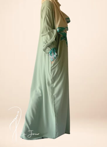 شرشف صلاة باتيك سستة اخضر الطرحة مثبتة .