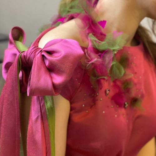 فستان فوشي مطعم بالفستقي