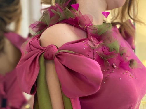 فستان فوشي مطعم بالفستقي