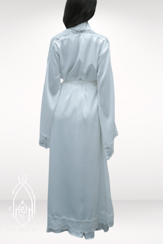 قميص نوم وروب ابيض حرير و دانتيل