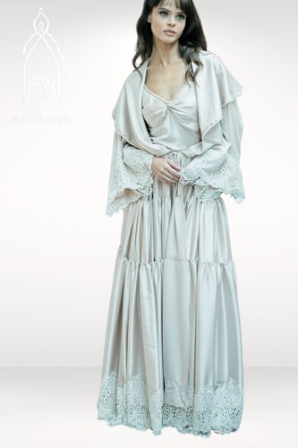 قميص نوم وروب بيج حرير و جبير فاخر بيج