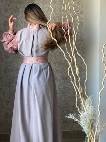 قفطان مغربي بكم واسع موف ووردي