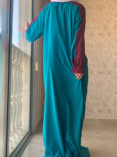 شرشف مرد لف ازرق مع دونتيل فوشي و الطرحة منفصلة.