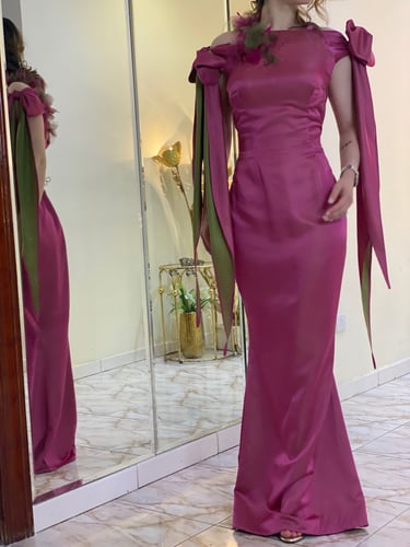 فستان فوشي مطعم بالفستقي